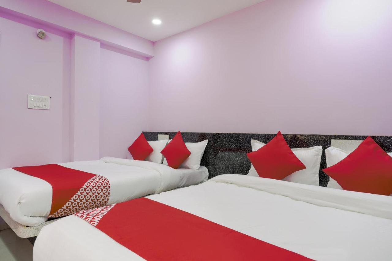Oyo 45752 Hotel Sb Palace Godarpura Extérieur photo